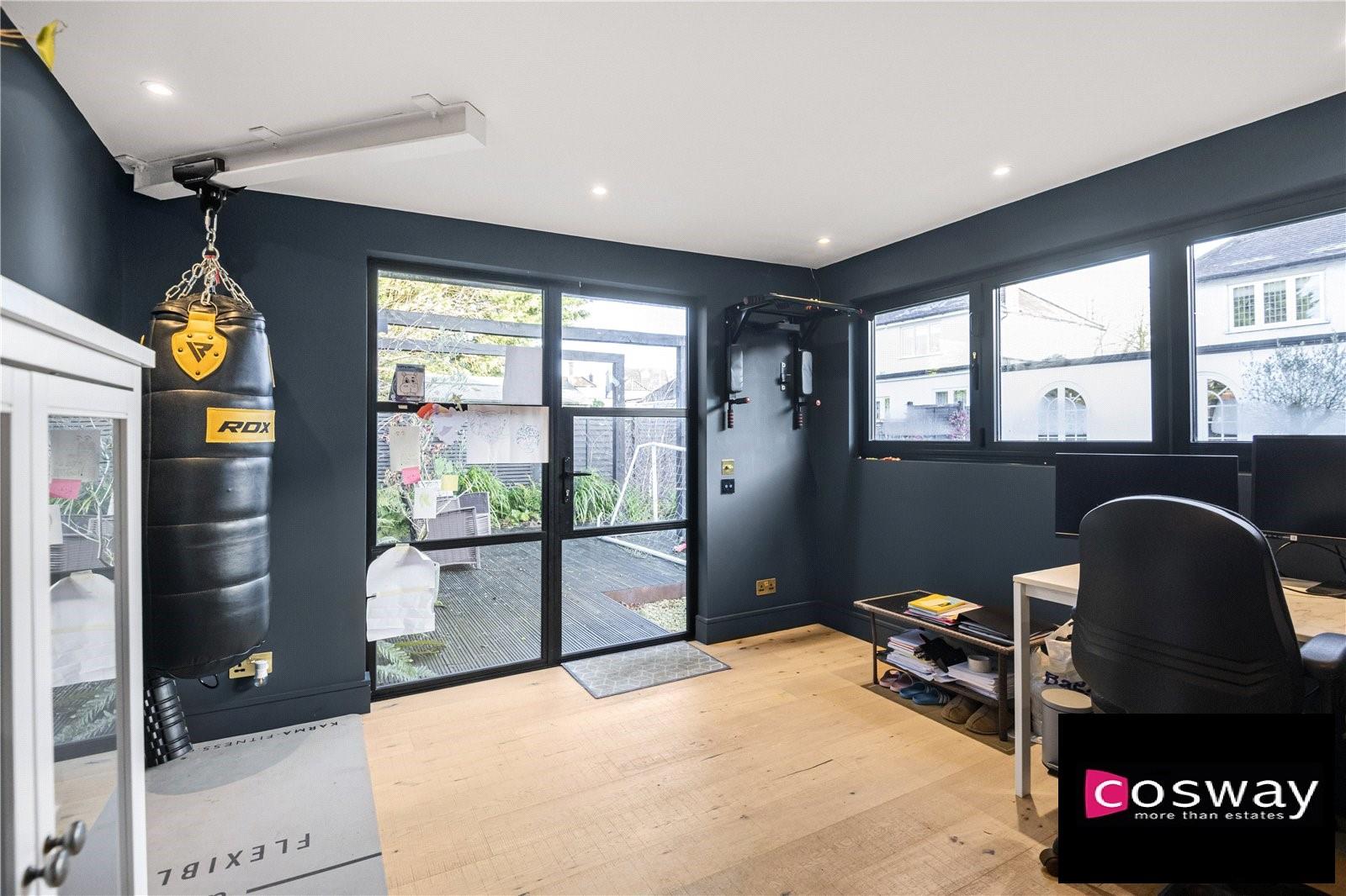 Sunbury Avenue, Mill Hill, NW7, London